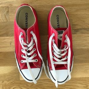 Converse low top sneaker